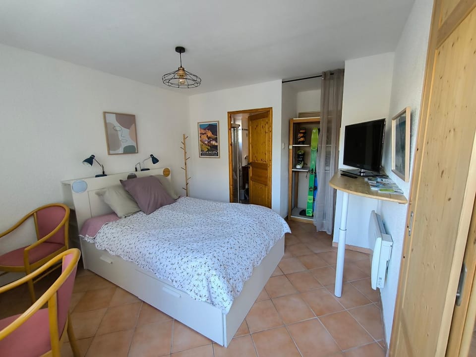 Skiing, Photo of the whole room