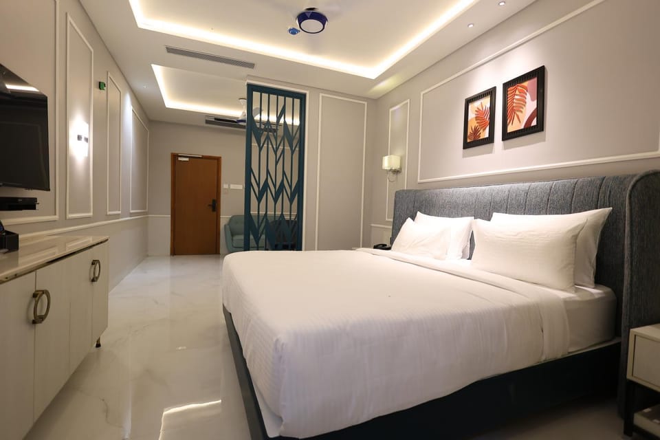 Photo of the whole room, Bedroom