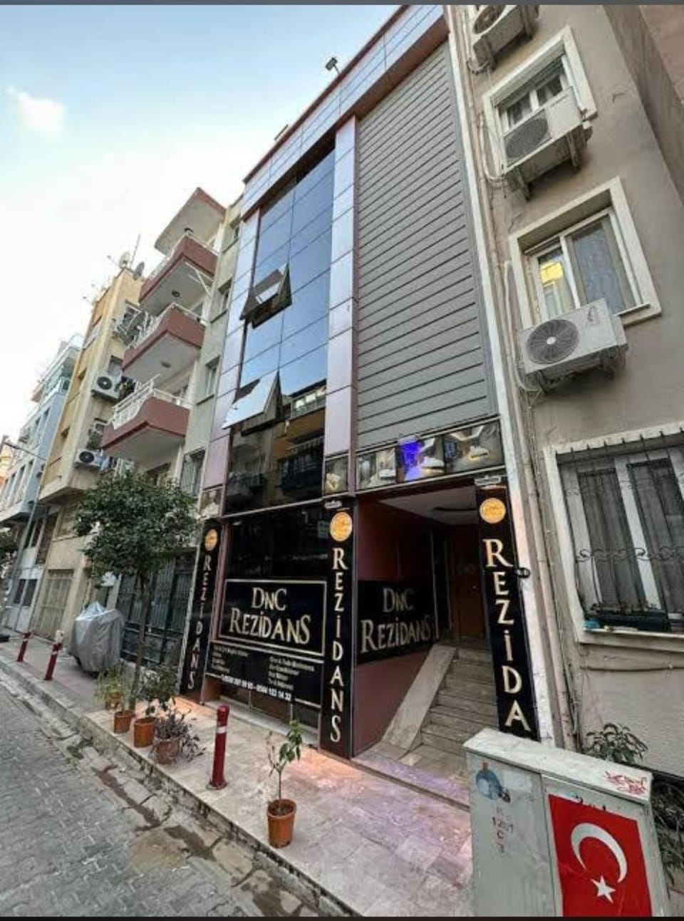 Property building, Location