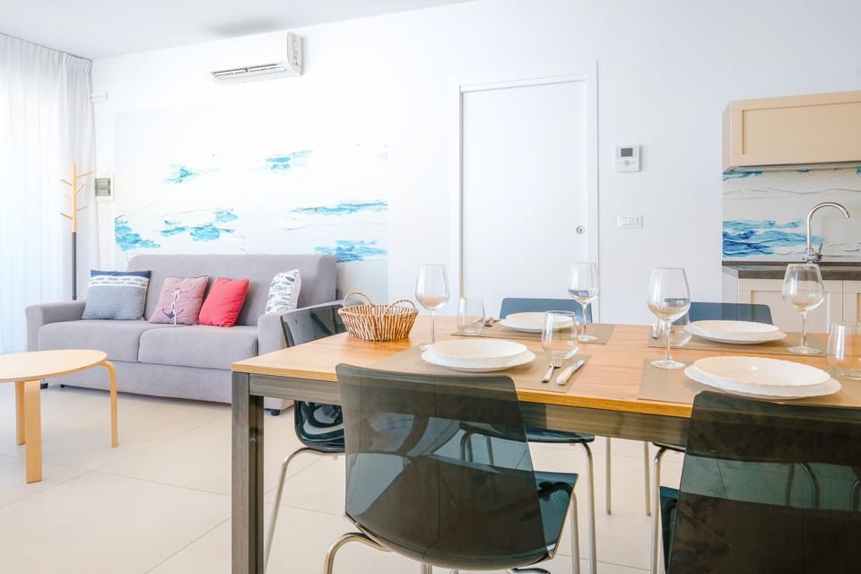 Kitchen or kitchenette, Living room, Seating area, Dining area, air conditioner