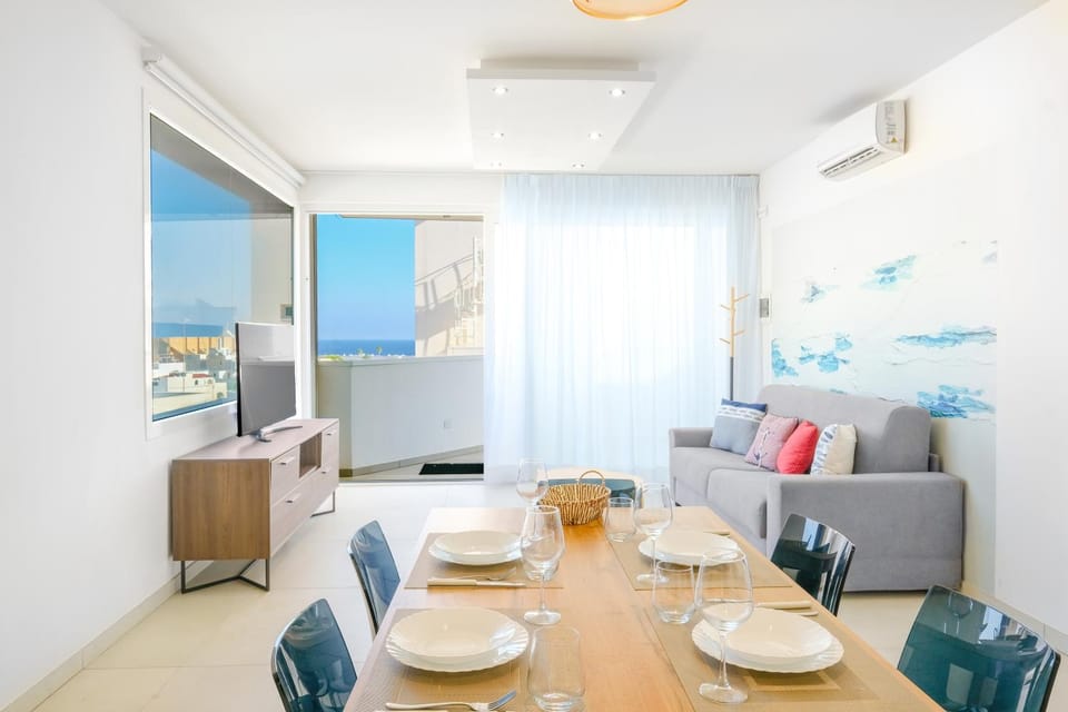 Living room, Seating area, Dining area, air conditioner