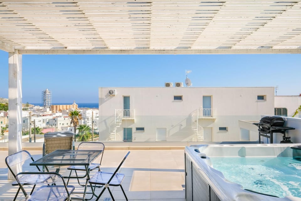 Day, Hot Tub, View (from property/room), Balcony/Terrace, Dining area, Pool view, Swimming pool, sunbed