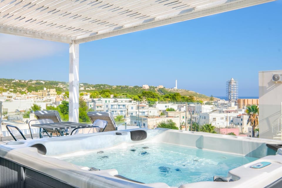 Hot Tub, Sea view, Swimming pool