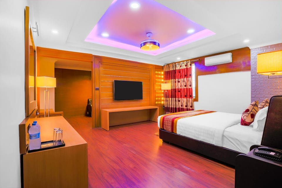 TV and multimedia, Living room, Seating area, Evening entertainment, Bedroom