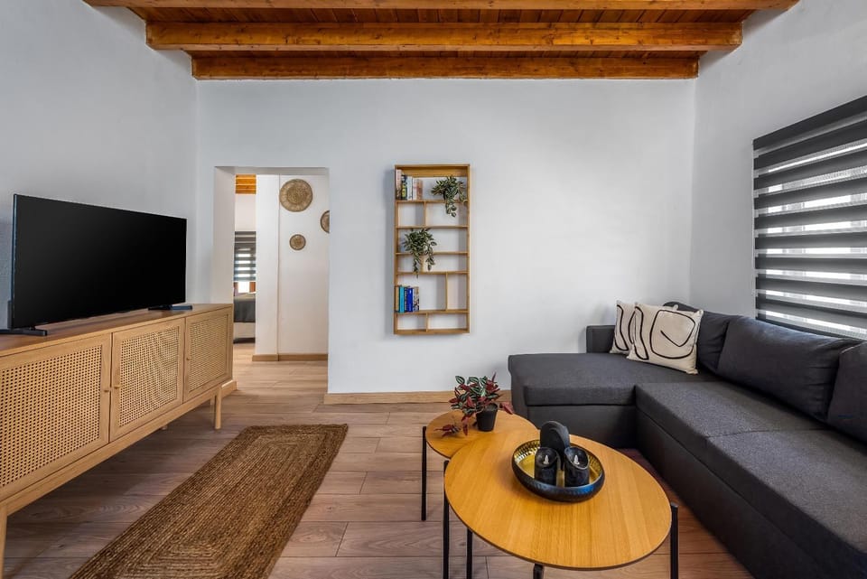 Communal lounge/ TV room, TV and multimedia, Living room, Seating area