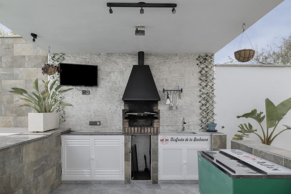 Kitchen or kitchenette, Living room