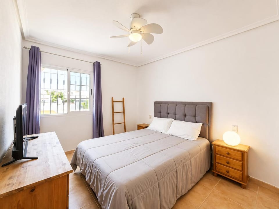 TV and multimedia, Photo of the whole room, Bedroom