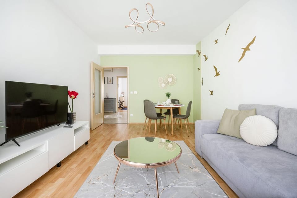 TV and multimedia, Living room, Dining area