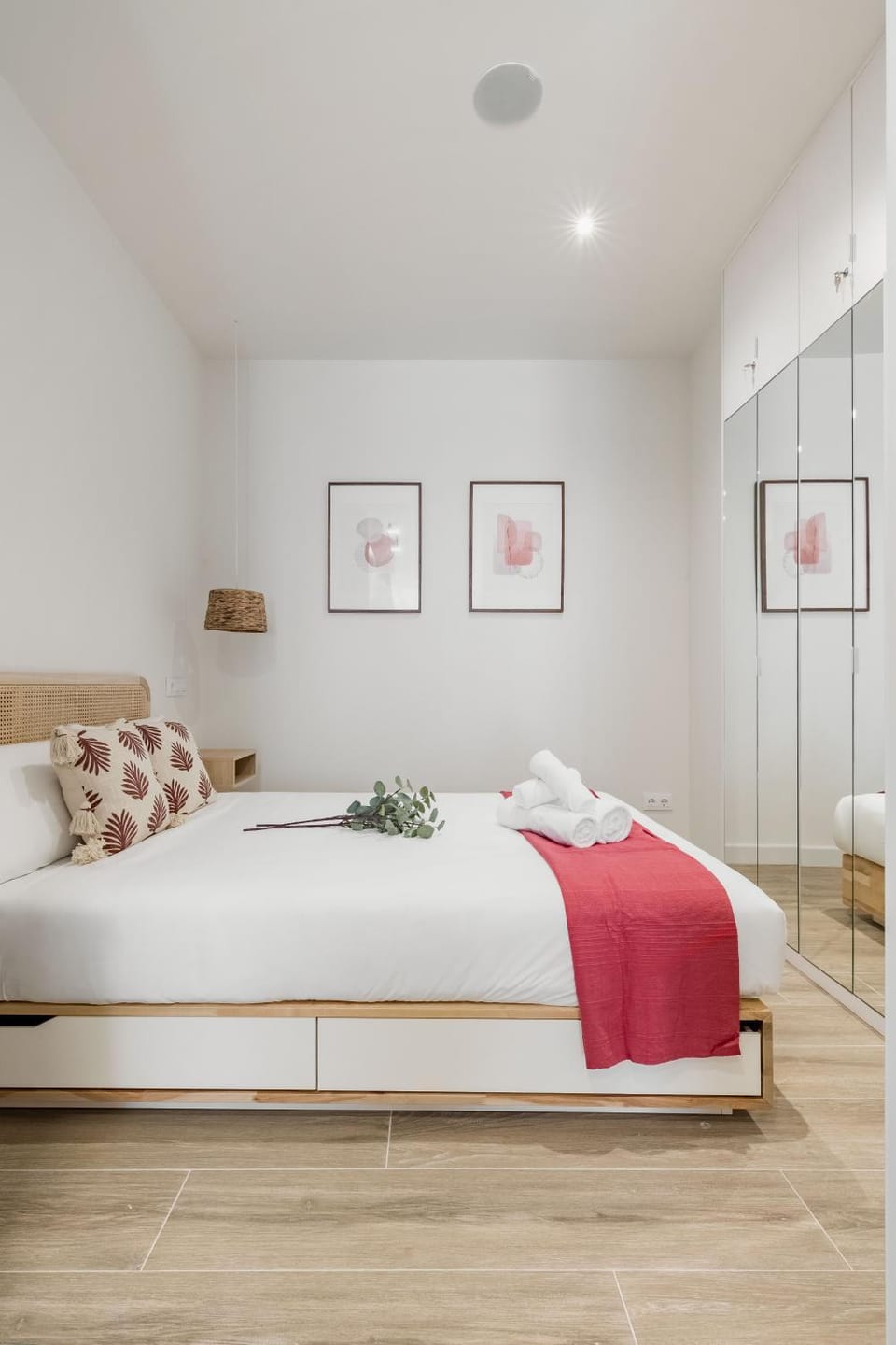 Bed, Bedroom, towels