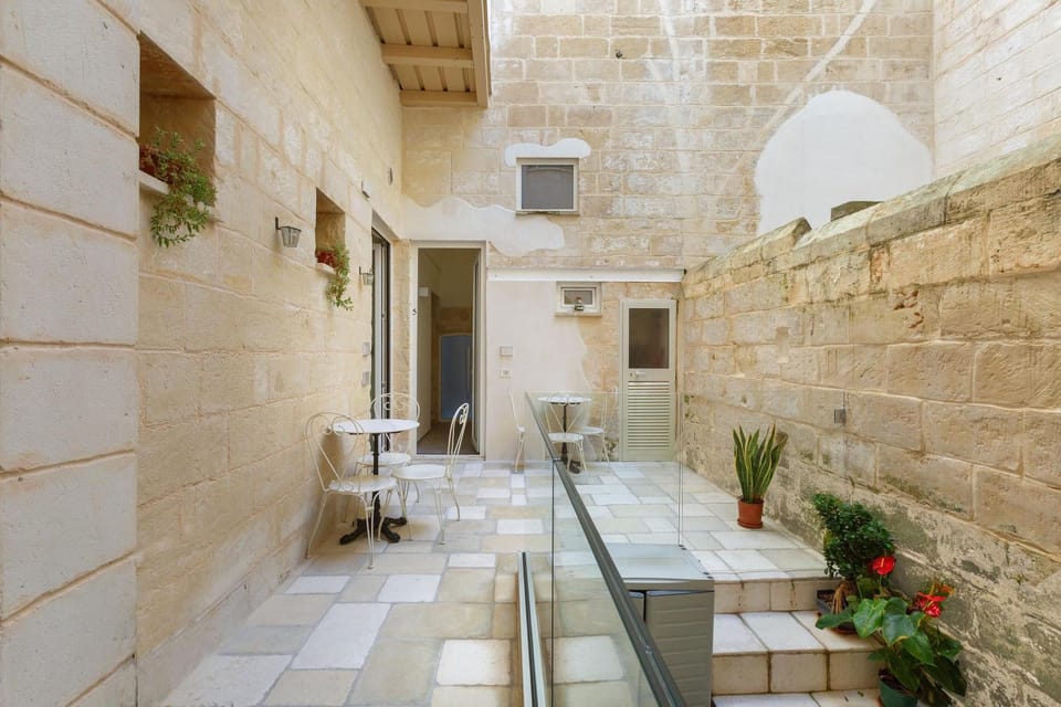 Patio, Inner courtyard view