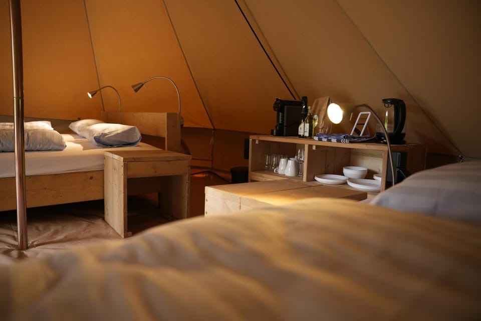 Bed, Photo of the whole room, Bedroom, bunk bed, hair dresser