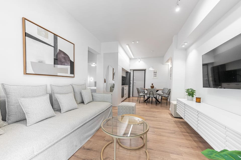 TV and multimedia, Kitchen or kitchenette, Living room, Seating area, Dining area