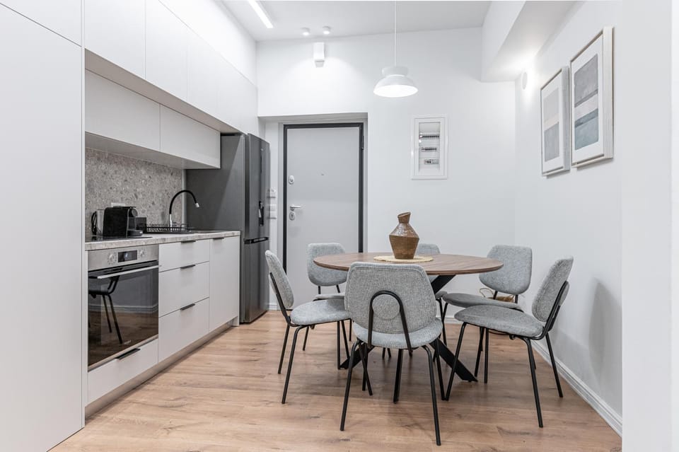 Kitchen or kitchenette, Dining area, oven, stove
