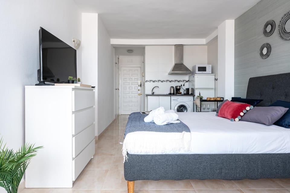 CT 301 - Faro's Fuengirola Centro Studio Apartment in Fuengirola