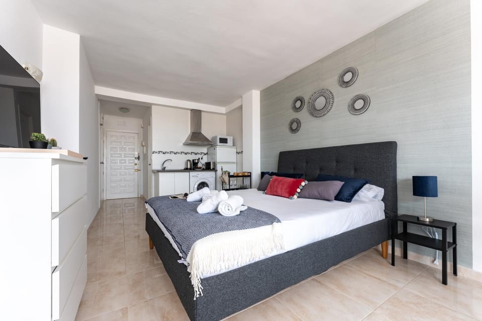 CT 301 - Faro's Fuengirola Centro Studio Apartment in Fuengirola
