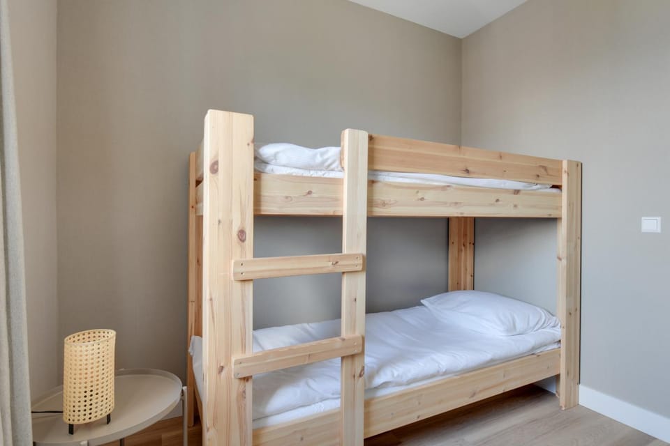 Bedroom, bunk bed