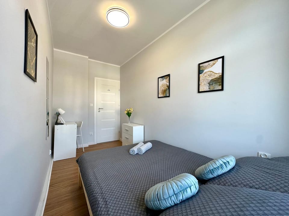 Bed, Photo of the whole room, towels