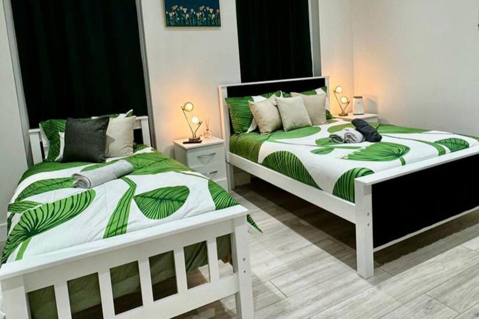 Studio - Sleeps 3 - Short Walk to King's Cross Apartment in London Borough of Islington