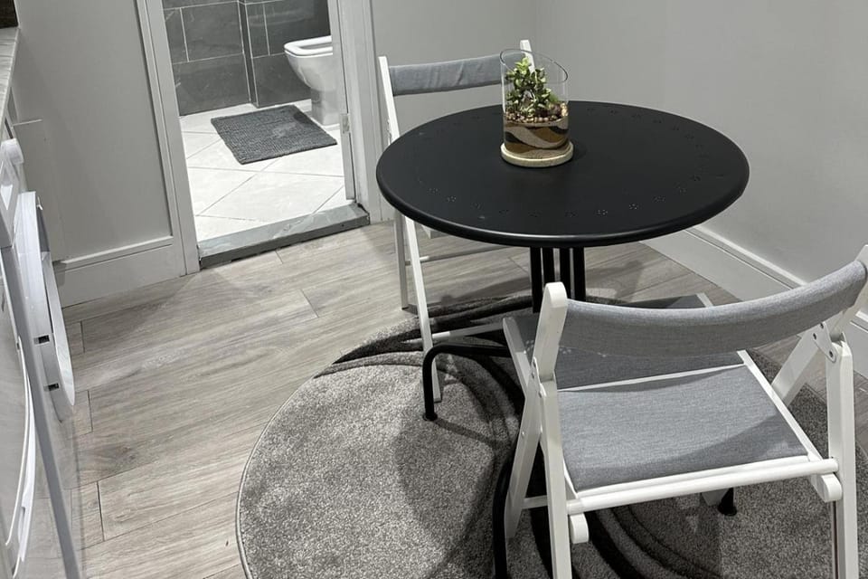 Studio - Sleeps 3 - Short Walk to King's Cross Apartment in London Borough of Islington