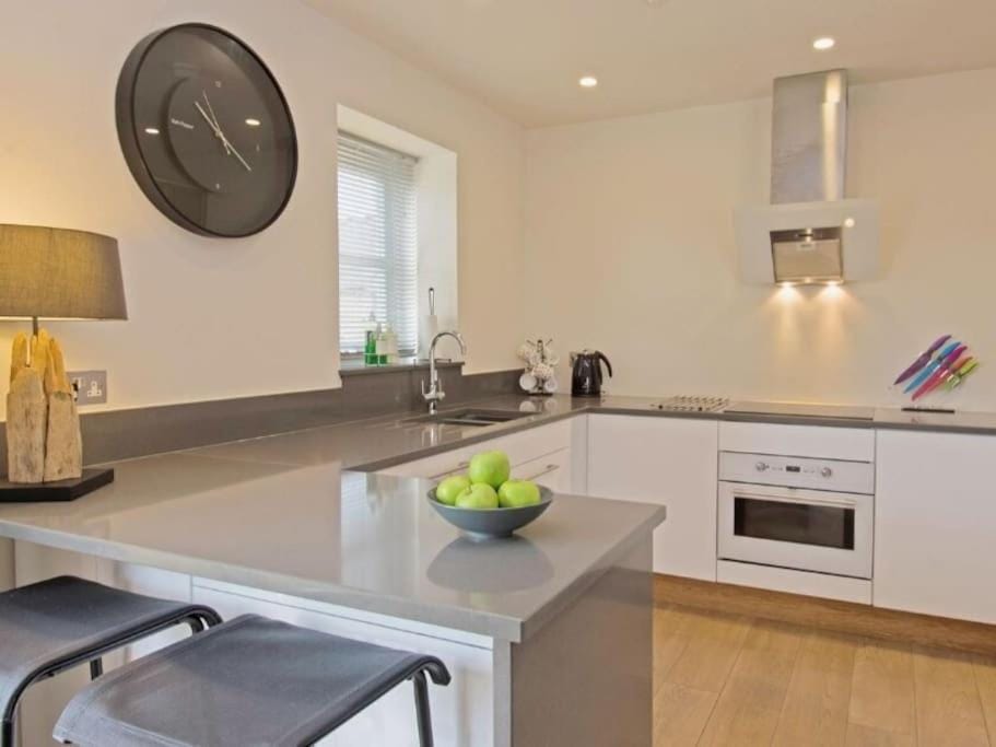 Kitchen or kitchenette, dishwasher, pet friendly, stove, toaster