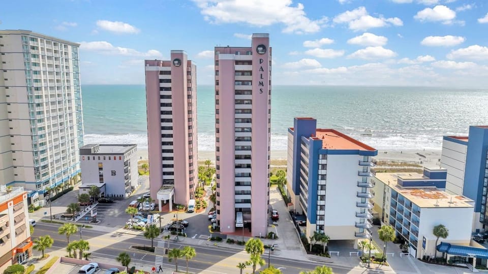 Couples retreat on the ocean wwasher and dryer! Apartment in Myrtle Beach