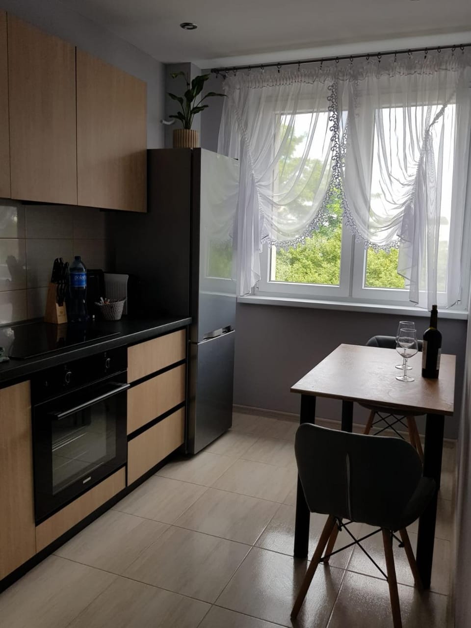 Kitchen or kitchenette, Dining area, oven, stove