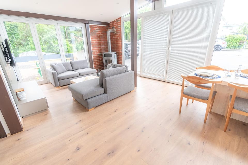 Living room, Seating area, Dining area, fireplace