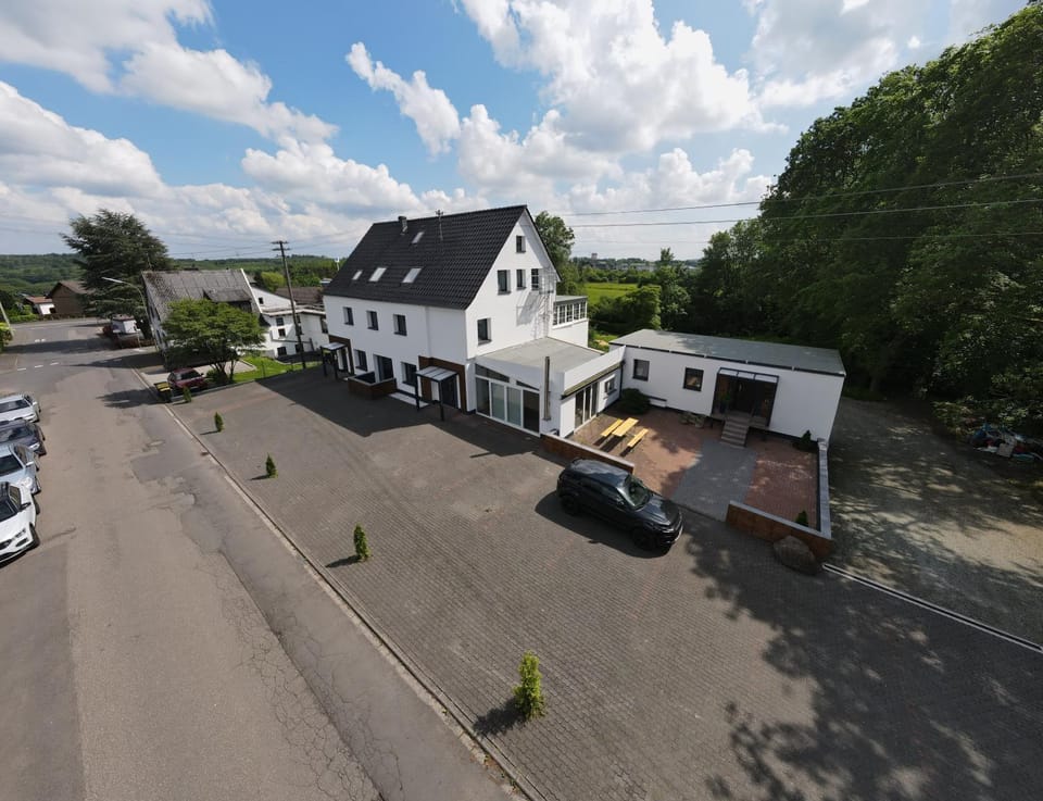 Property building, Day, Neighbourhood, Natural landscape, Bird's eye view, Street view, Location, Parking