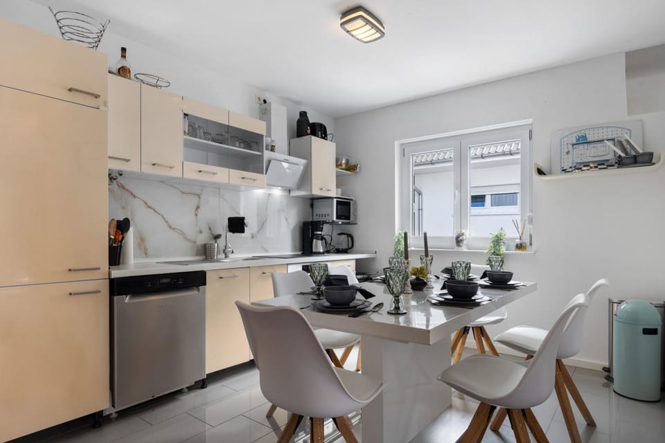 Property building, Kitchen or kitchenette, Living room