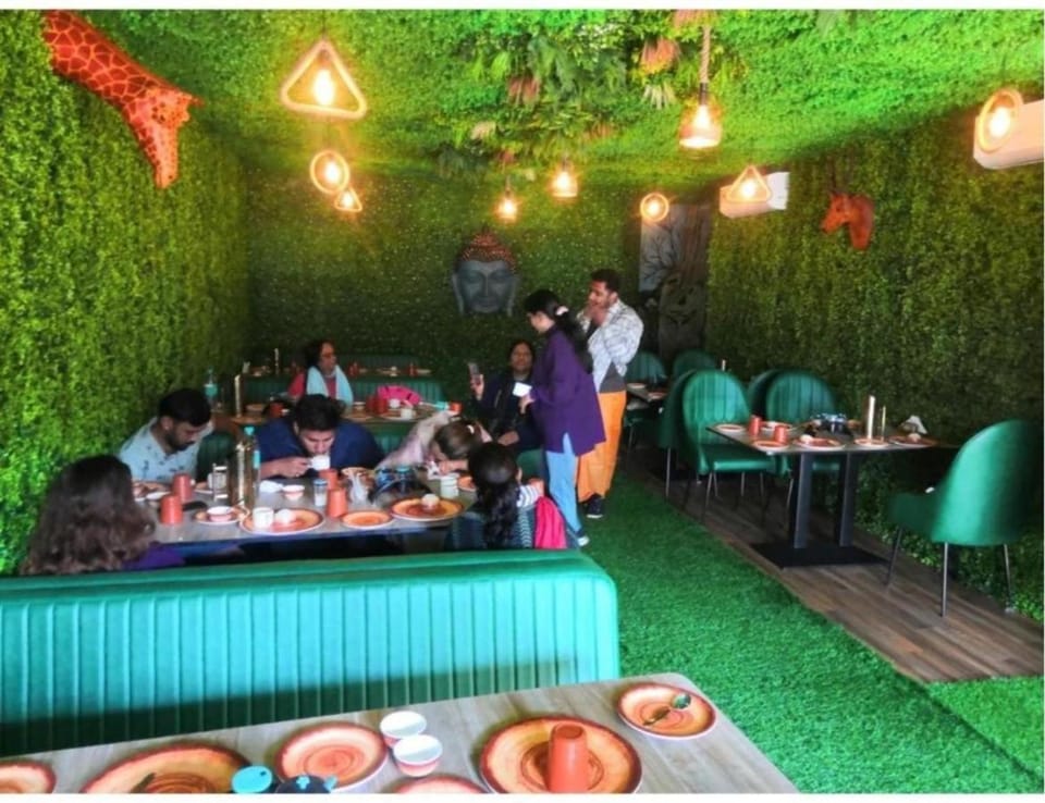 Restaurant/places to eat, Restaurant/places to eat, Food and drinks, Food