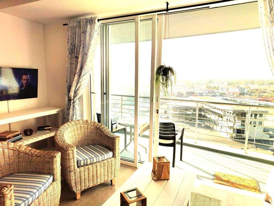 View (from property/room), Balcony/Terrace, Living room