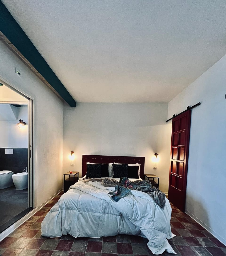 Bed, Photo of the whole room
