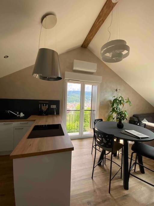 appartement la fleur d'abeille avec une belle vue et spa Apartment in Gérardmer