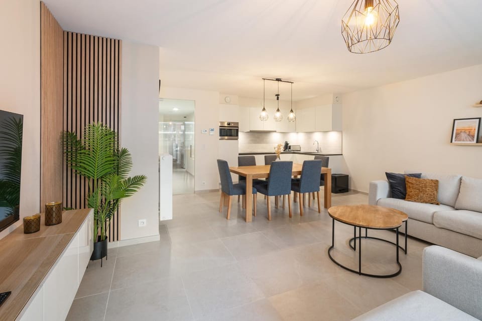 Dining area, kitchen