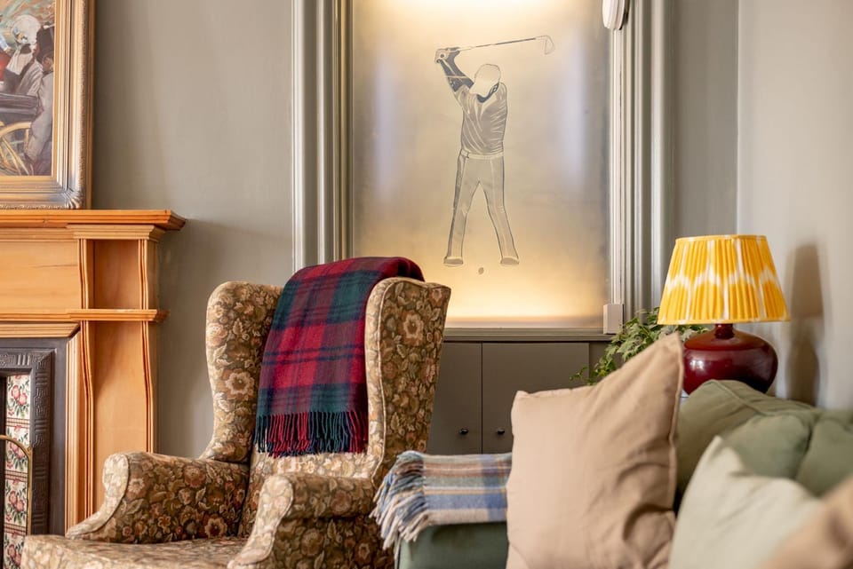 Communal lounge/ TV room, Living room