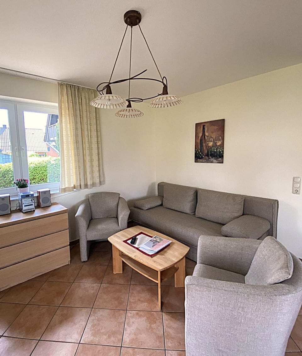 Seeurlaub Müritz - Haus Müritzblick, Haustiere willkommen, nur 200 m zum See Apartment in Röbel