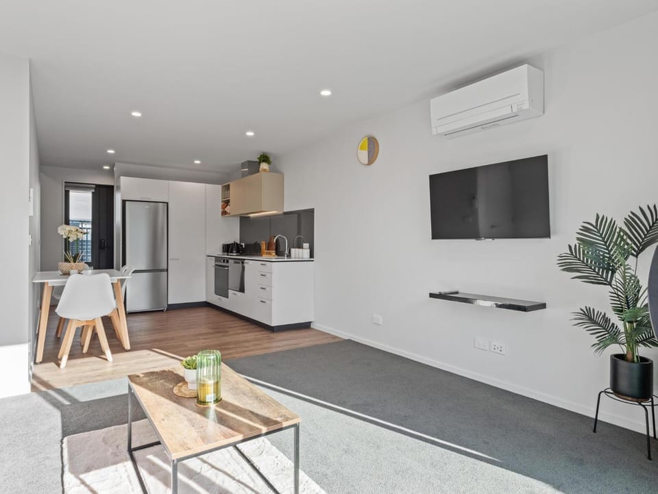 CBD 2 Bed 2 Bath With Free Parking Apartment in Christchurch
