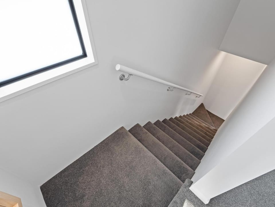 CBD 2 Bed 2 Bath With Free Parking Apartment in Christchurch