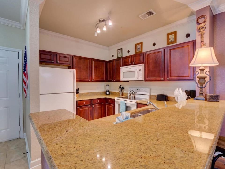 Disney Fun Vacation - Gated Resort Apartment in Four Corners