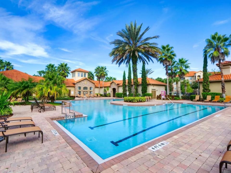 Poolside condo at Tuscana Resort Summer specials Apartment in Four Corners