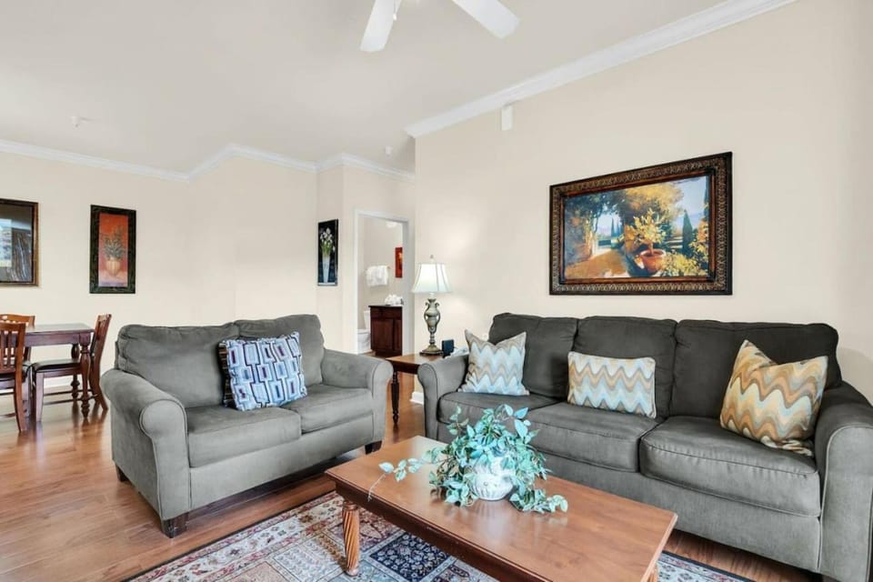 Poolside condo at Tuscana Resort Summer specials Apartment in Four Corners