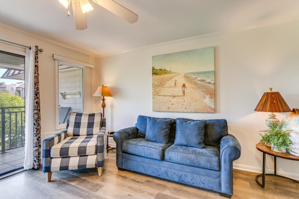 Walk to Coligny Beach! Resort Life in Hilton Head House in South Forest Beach