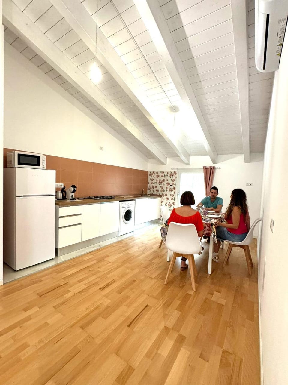 People, Kitchen or kitchenette, Dining area, oven, stove