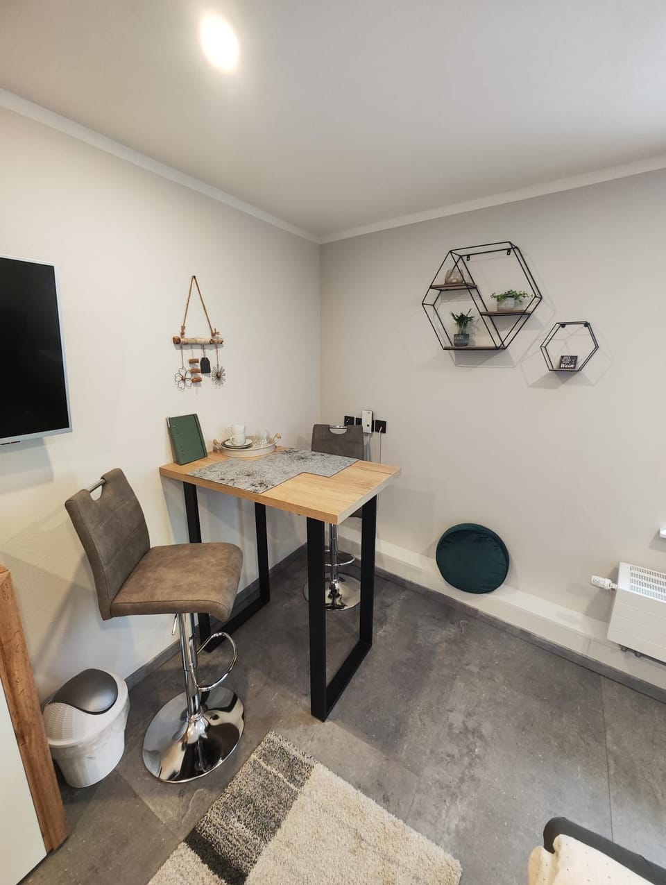 TV and multimedia, Living room, Seating area, Dining area