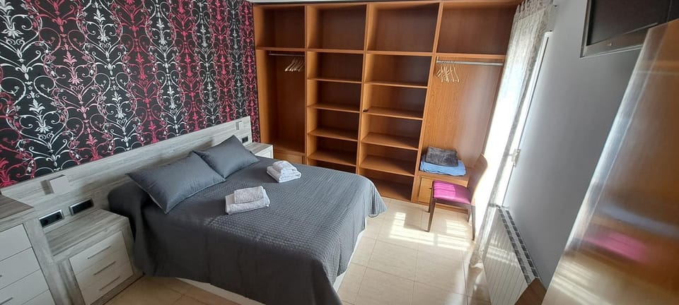 Bed, Photo of the whole room, Bedroom, wardrobe