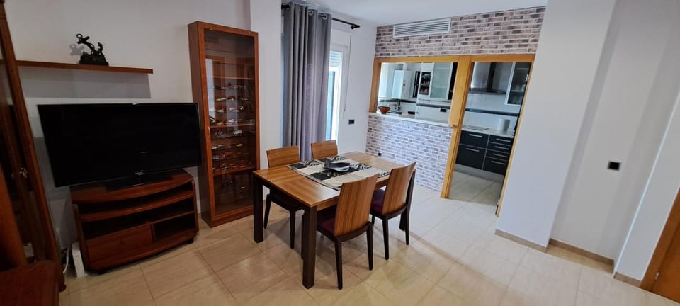 TV and multimedia, Kitchen or kitchenette, Dining area, oven, stove