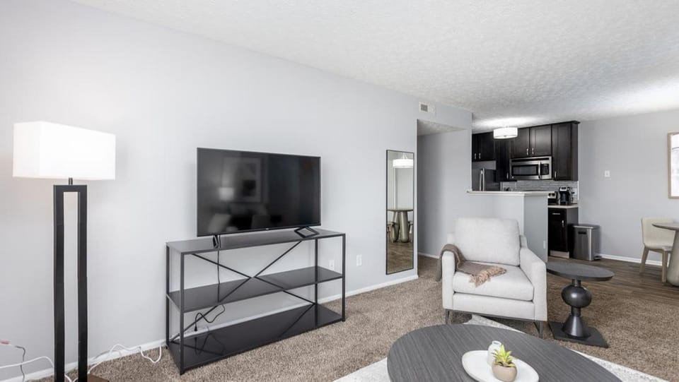 Landing at Lake Club at Polaris - 1 Bedroom in Downtown Columbus Apartment in Ohio