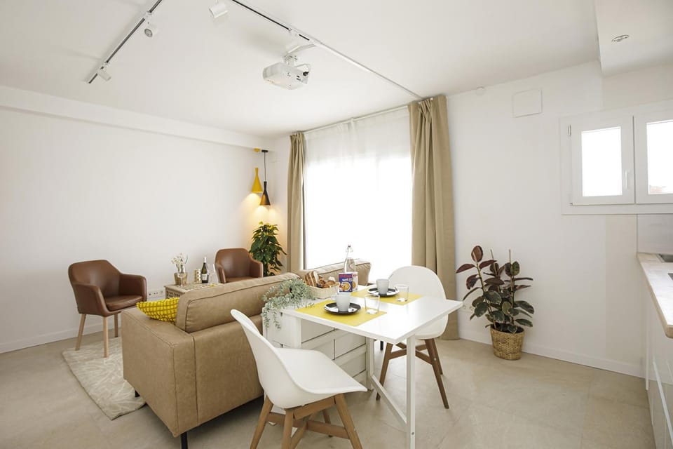 Apartamento de tres habitaciones en Girona Apartment in Girona