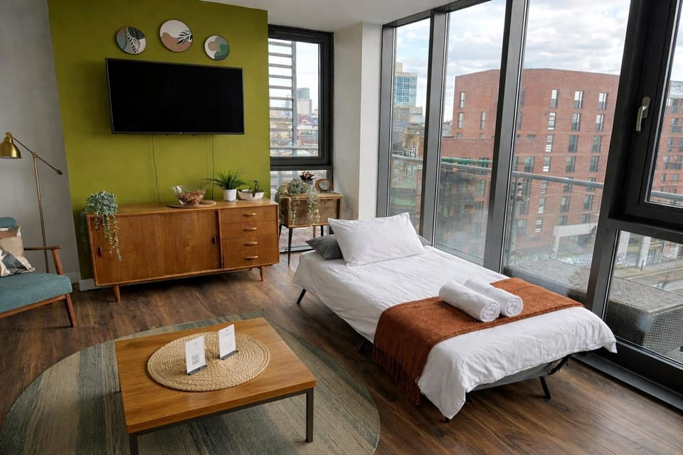 Canary Wharf Escape - Stylish 2BR - Canal Views & City Lights Apartment in London