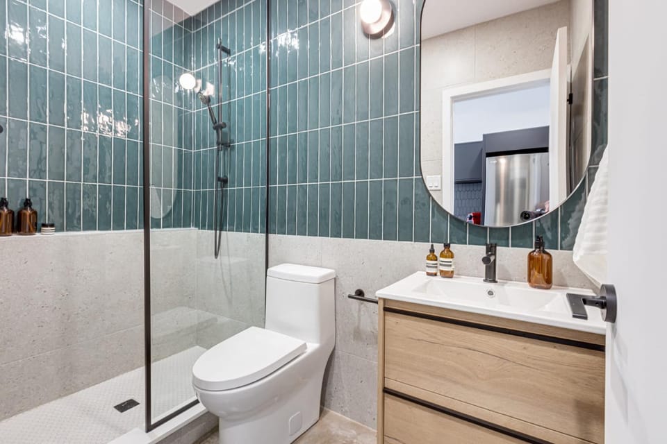 Le Mile End by M11 - Modern & Stylish 1BDR with Sofa Bed Apartment in Laval
